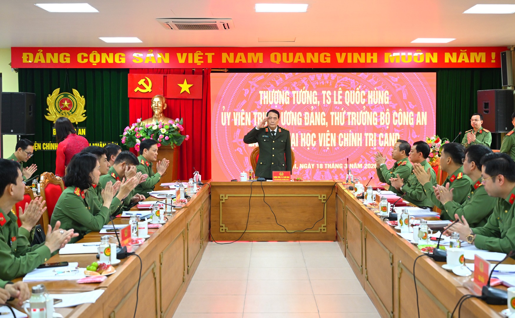 Thứ trưởng Lê Quốc Hùng đến thăm và làm việc với Học viện Chính trị Công an nhân dân